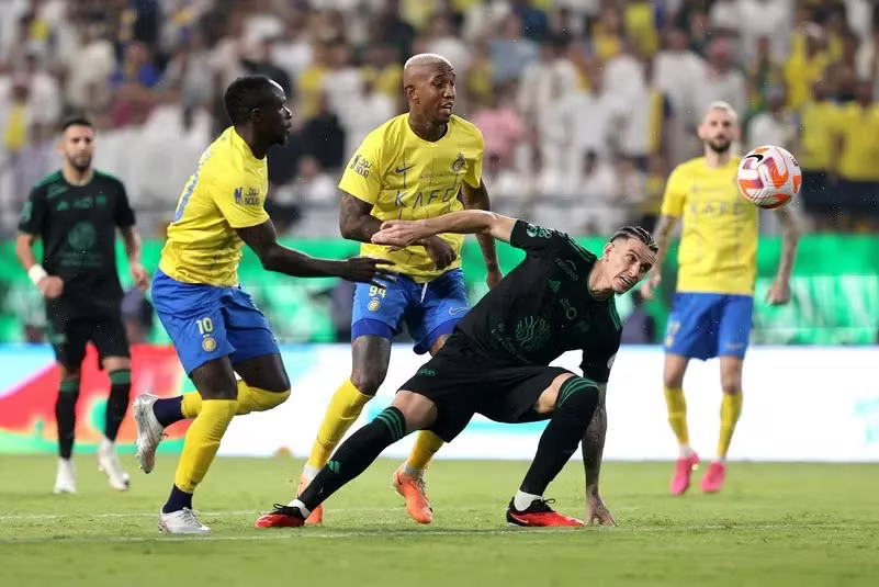 Al Nassr’s Anderson Talisca and Sadio Mane in action with Al Ahli’s Roger Ibanez in a past match.