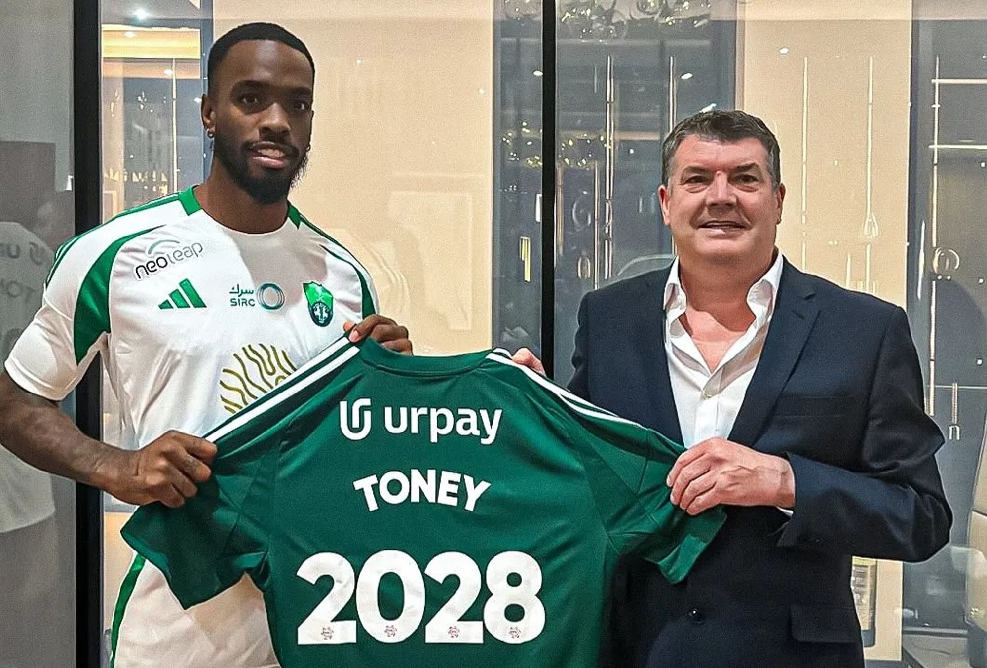 van Toney Signs For Al Ahli on A Four Year Deal That Expires in 2028.